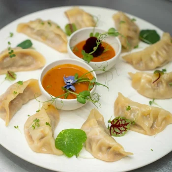 Dé Buddha Chicken Momo