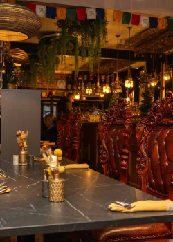 Dé Buddha-Dinning table